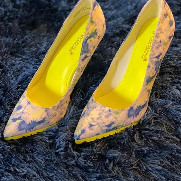 - Blue and neon yellow mosaic pointy high heels - Picture 3 of 3